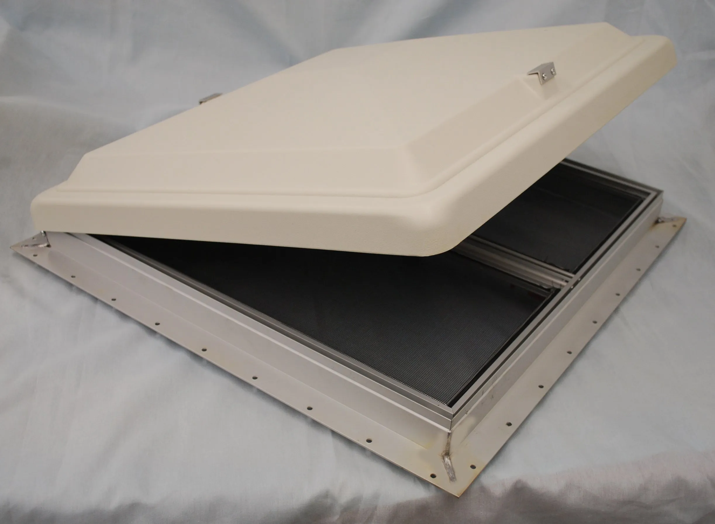 HATCH COMP-22X22