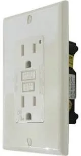 WHITE GFI RECEPTACLE